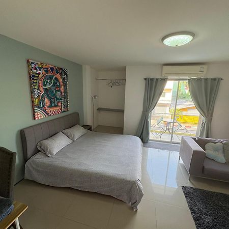 English Owned Homestay And Yoga Чалонг Екстериор снимка