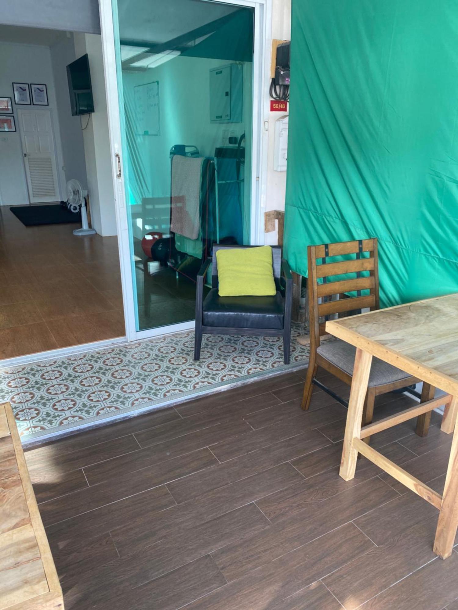 English Owned Homestay And Yoga Чалонг Екстериор снимка
