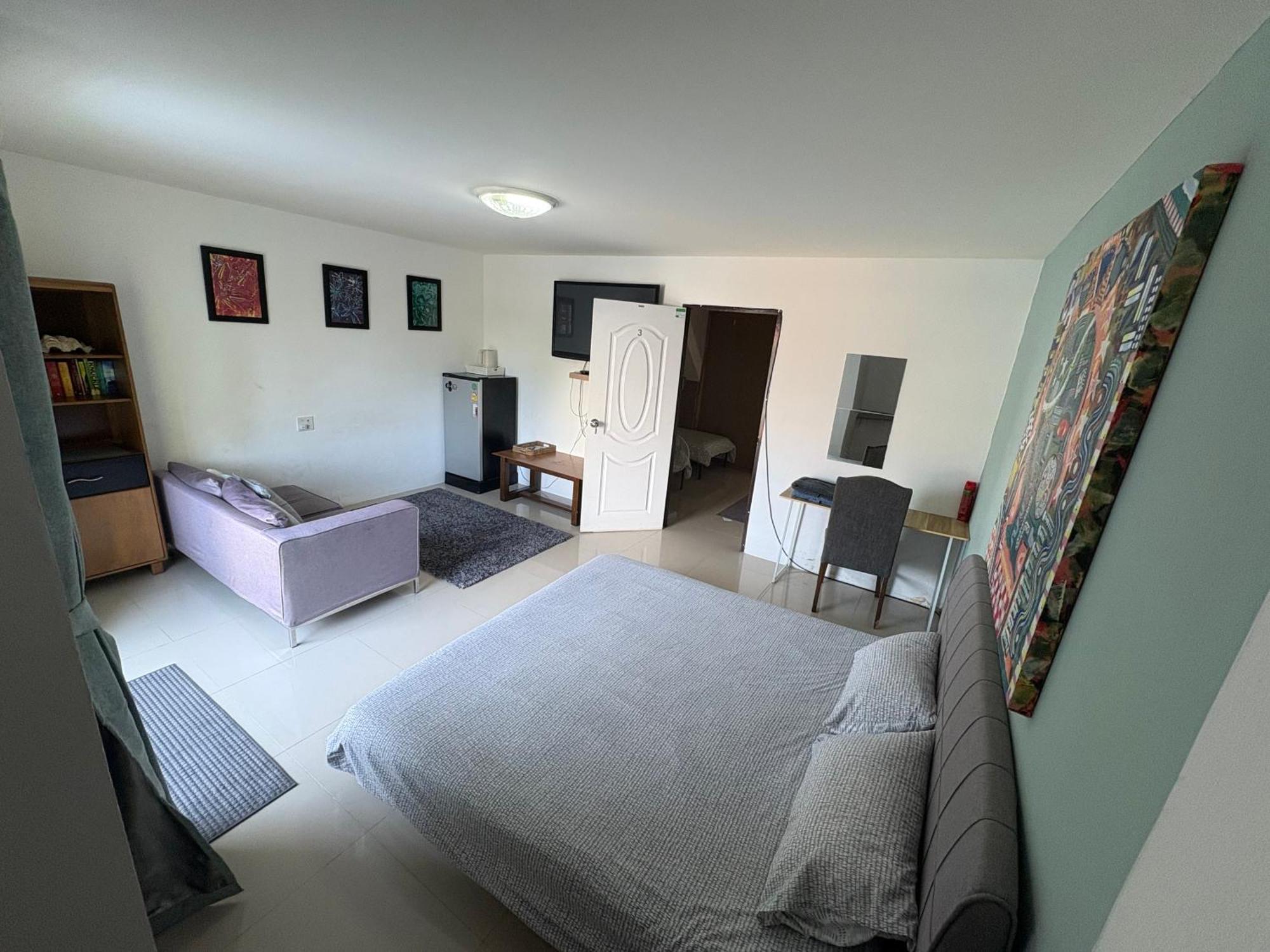 English Owned Homestay And Yoga Чалонг Екстериор снимка